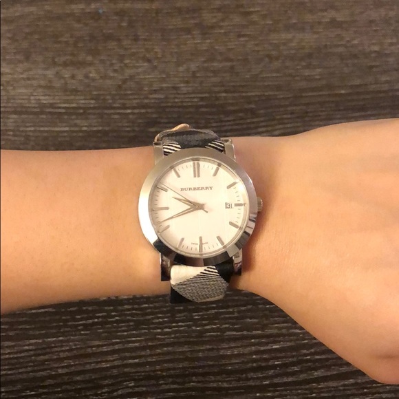 Burberry novacheck watch - Picture 4 of 6